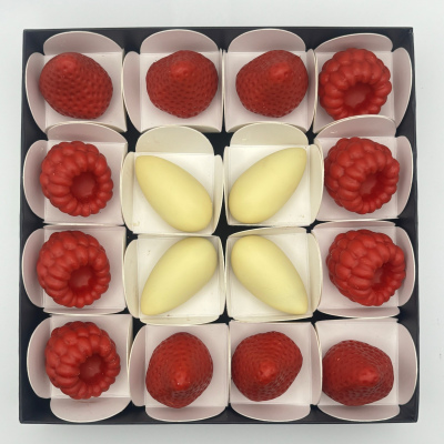 Coffret Fruits Rouges X Dattes 16 pcs